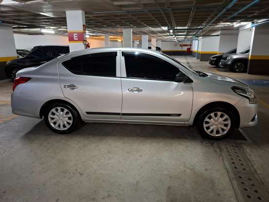 NISSAN-VERSA-2020