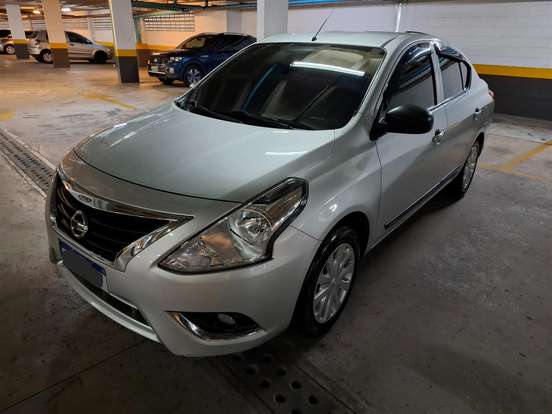 NISSAN-VERSA-2020