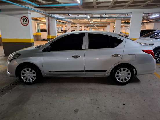 NISSAN-VERSA-2020
