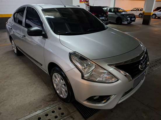 NISSAN-VERSA-2020