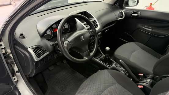 PEUGEOT-207-2012