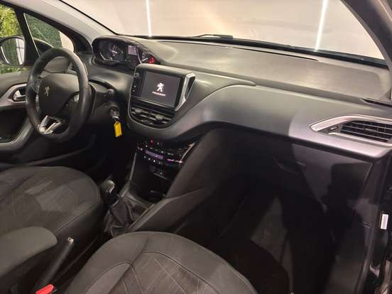 PEUGEOT-208-2013