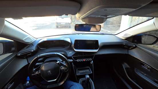 PEUGEOT-208-2021