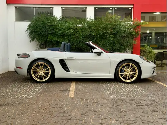 PORSCHE-718-2024
