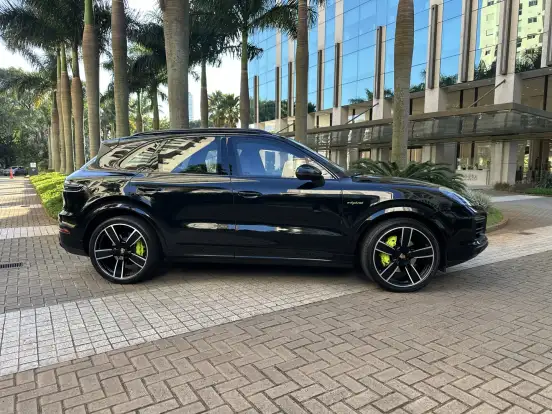 PORSCHE-CAYENNE-2022