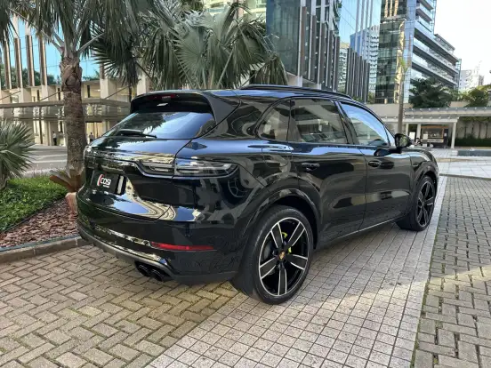 PORSCHE-CAYENNE-2022
