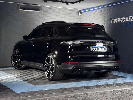 PORSCHE-CAYENNE-2022