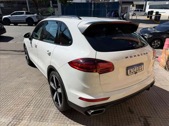 PORSCHE-CAYENNE-2015