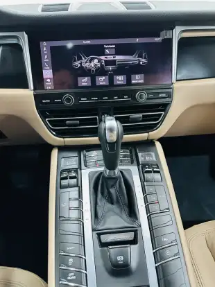 PORSCHE-MACAN-2021