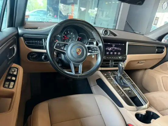 PORSCHE-MACAN-2020