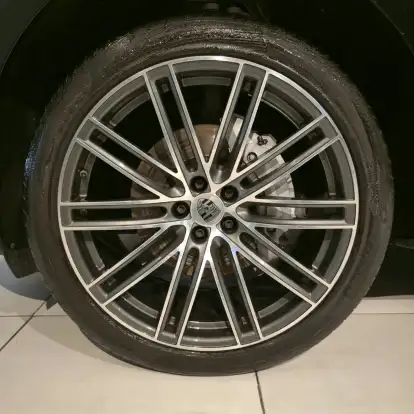 PORSCHE-MACAN-2023