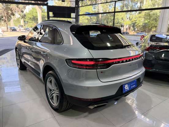 PORSCHE-MACAN-2021
