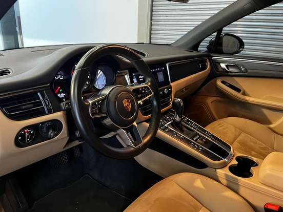 PORSCHE-MACAN-2019