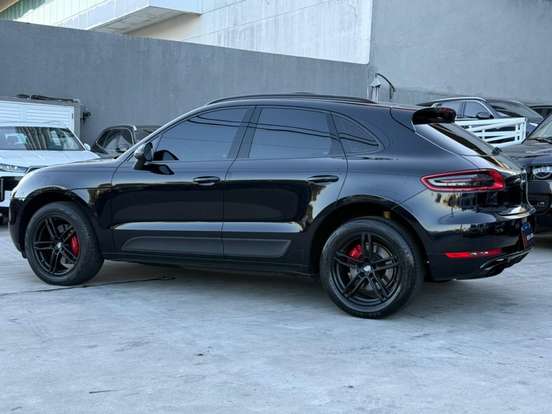 PORSCHE-MACAN-2018