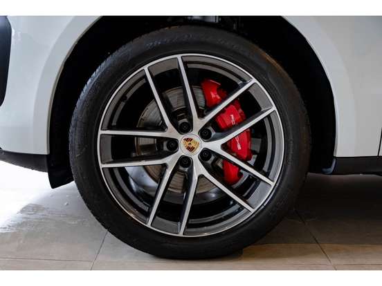 PORSCHE-MACAN-2024