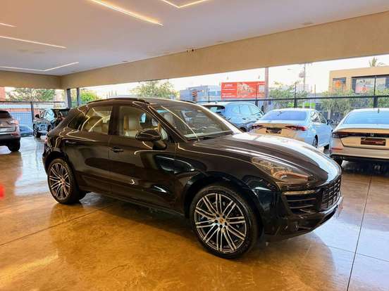 PORSCHE-MACAN-2017