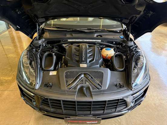 PORSCHE-MACAN-2017