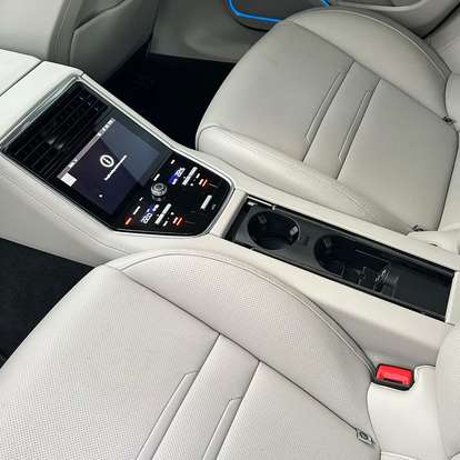 PORSCHE-PANAMERA-2023