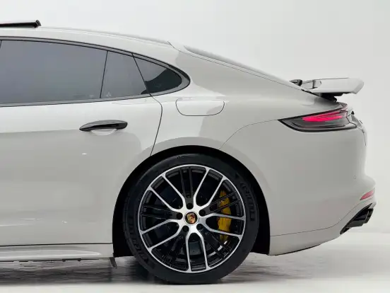 PORSCHE-PANAMERA-2023