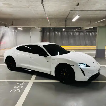 PORSCHE TAYCAN ELÉTRICO PORSCHE TAYCAN ELÉTRICO
