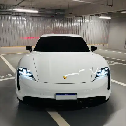 PORSCHE-TAYCAN-2021