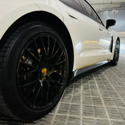 PORSCHE-TAYCAN-2021