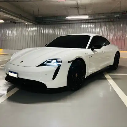 PORSCHE-TAYCAN-2021