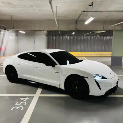 PORSCHE-TAYCAN-2021
