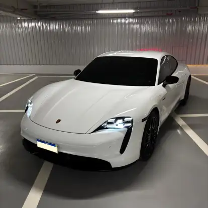 PORSCHE-TAYCAN-2021