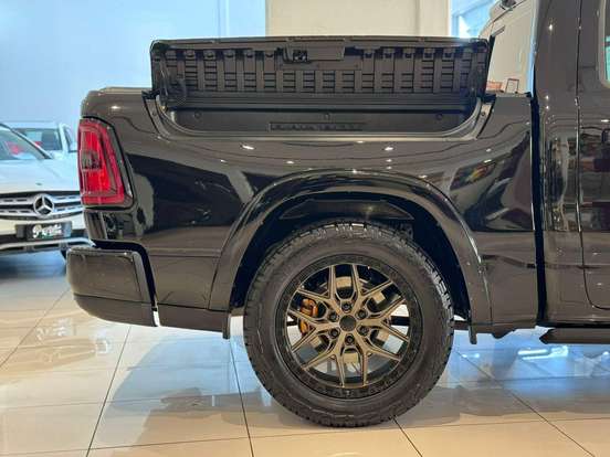 RAM-1500-3.0 HURRICANE 6 BITURBO GASOLINA LARAMIE NIGHT EDITION CD 4X4 AUTOMÁTICO RAM-1500-2025