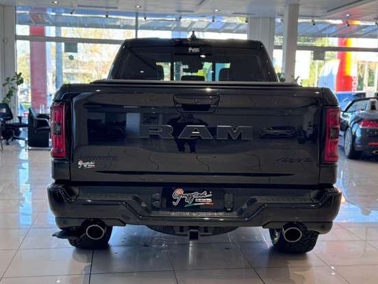 RAM-1500-3.0 HURRICANE 6 BITURBO GASOLINA LARAMIE NIGHT EDITION CD 4X4 AUTOMÁTICO RAM-1500-2025