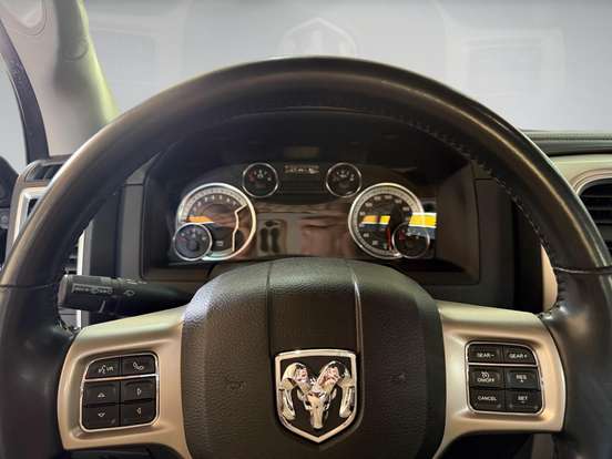 RAM-CLASSIC-5.7 V8 GASOLINA LARAMIE CD 4X4 AUTOMÁTICO RAM-CLASSIC-2023