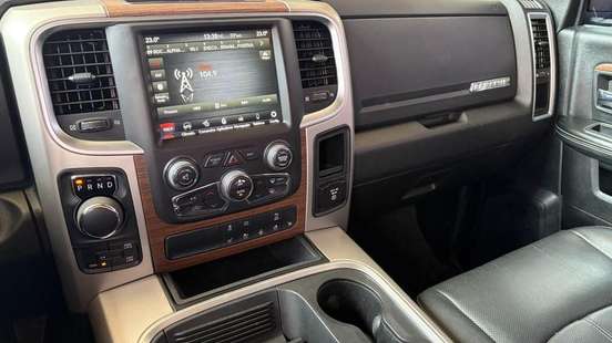 RAM-CLASSIC-5.7 V8 GASOLINA LARAMIE NIGHT EDITION CD 4X4 AUTOMÁTICO RAM-CLASSIC-2022
