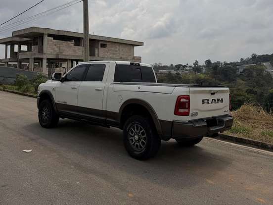 RAM-3500-6.7 I6 TURBO DIESEL LIMITED LONGHORN CD 4X4 AUTOMÁTICO RAM-3500-2022