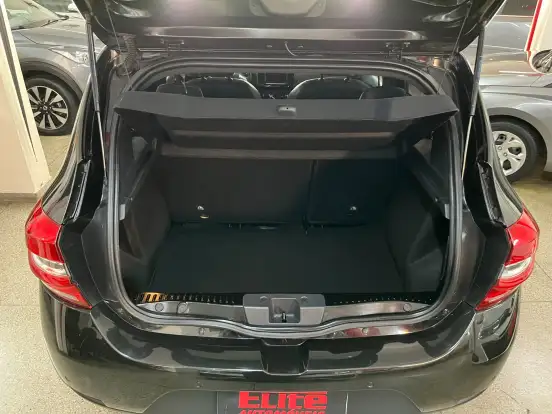 RENAULT-SANDERO-2019