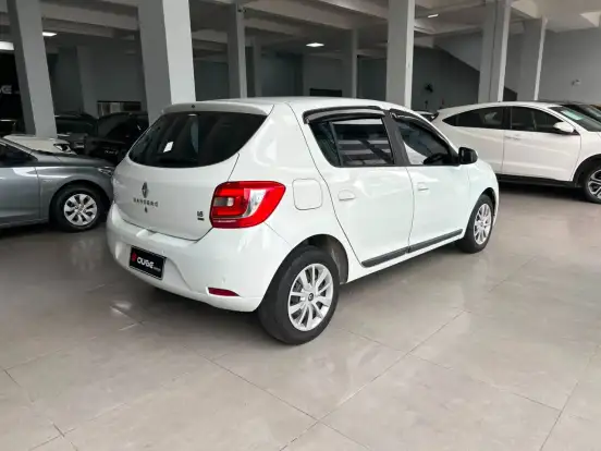 RENAULT-SANDERO-2015