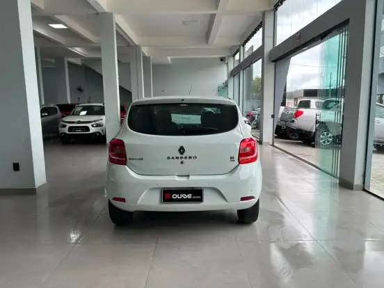 RENAULT-SANDERO-2015