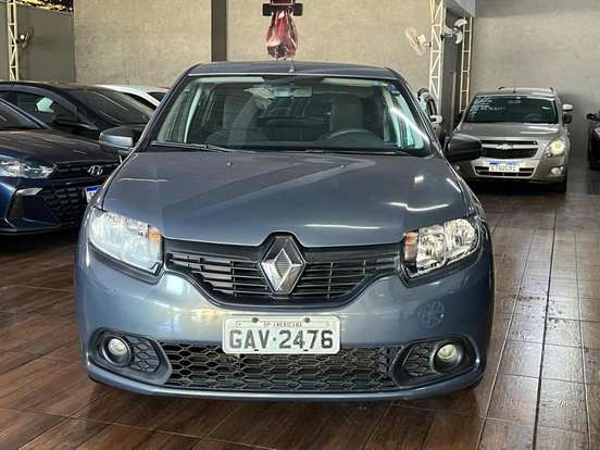 RENAULT-SANDERO-2017