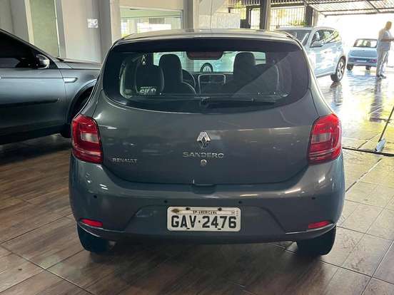 RENAULT-SANDERO-2017