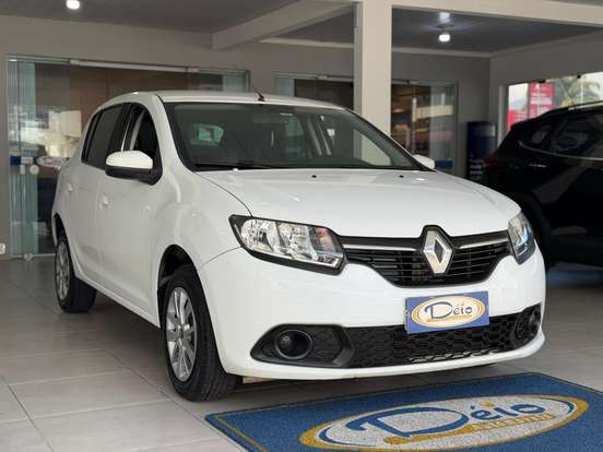 RENAULT-SANDERO-2016