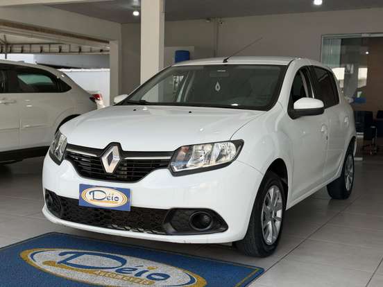 RENAULT-SANDERO-2016