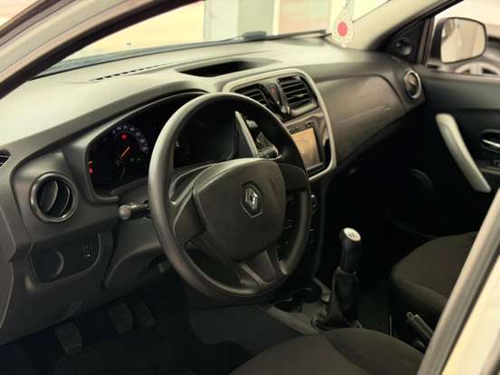 RENAULT-SANDERO-2016