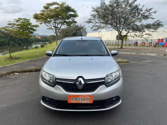 RENAULT-SANDERO-2015