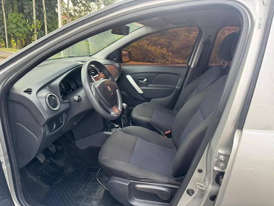 RENAULT-SANDERO-2015