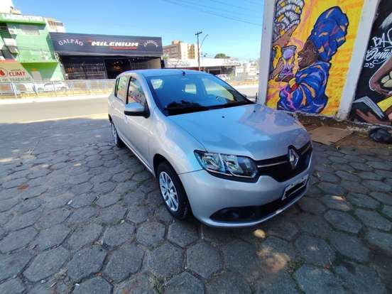 RENAULT-SANDERO-2015