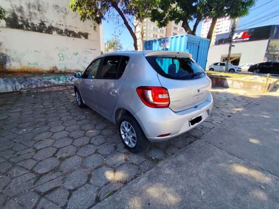 RENAULT-SANDERO-2015