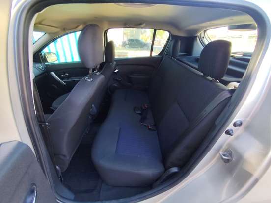 RENAULT-SANDERO-2015