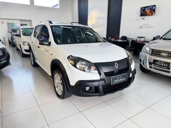 RENAULT-SANDERO-2014