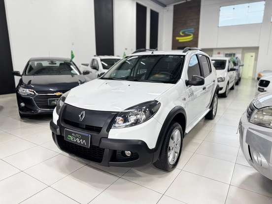 RENAULT-SANDERO-2014
