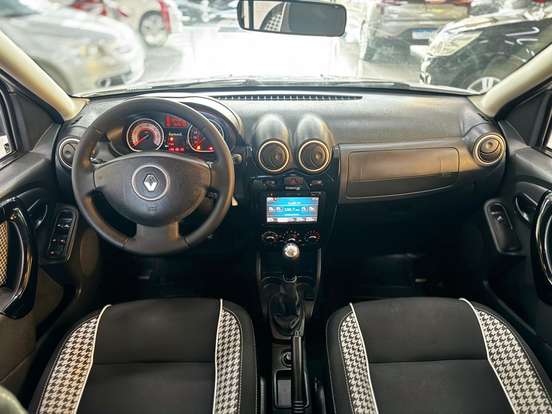 RENAULT-SANDERO-2014